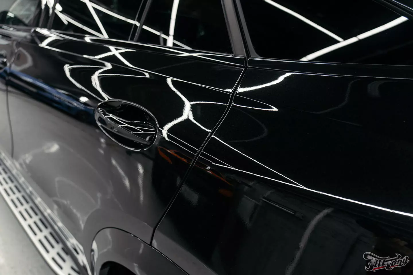 Выкинули BURMESTER 3D из нового Mercedes GLE 63S и установили новую акустическую систему. Выполнили комплексную шумоизоляцию, построили выхлопную систему, установили обвес Larte, оклеили полиуретаном